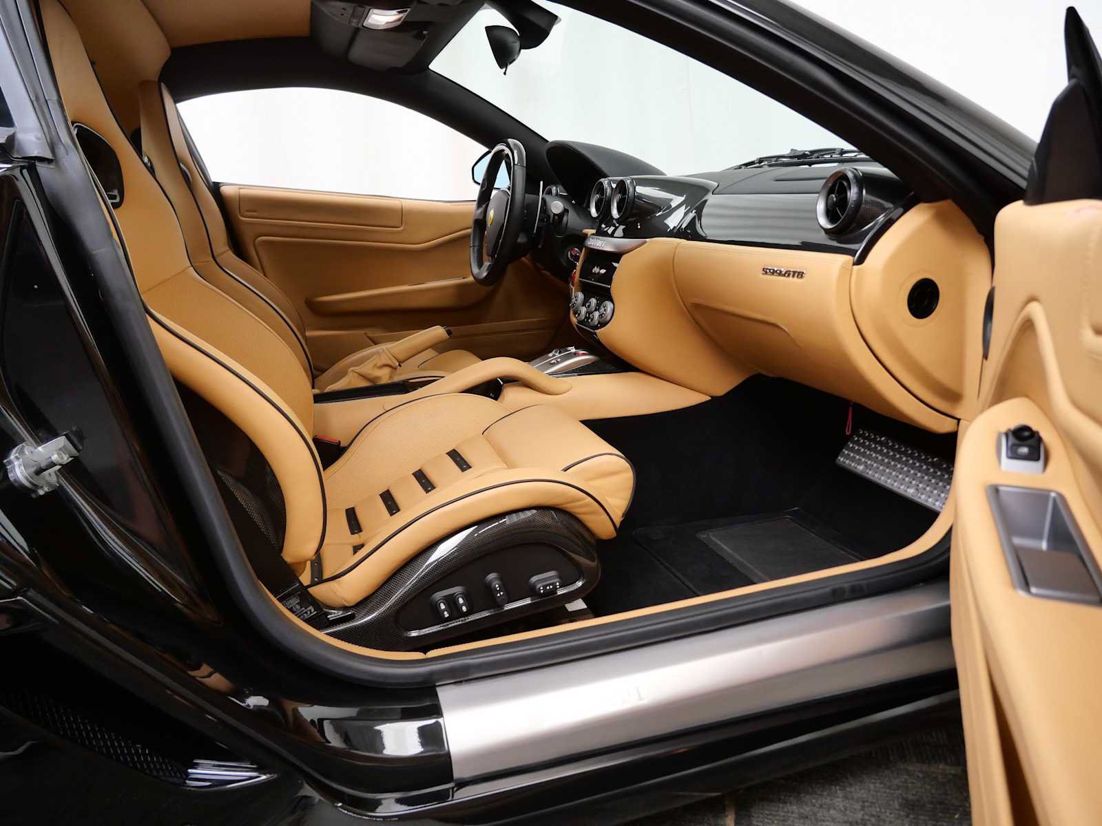 Used 2008 Ferrari 599 GTB Fiorano RWD image 13
