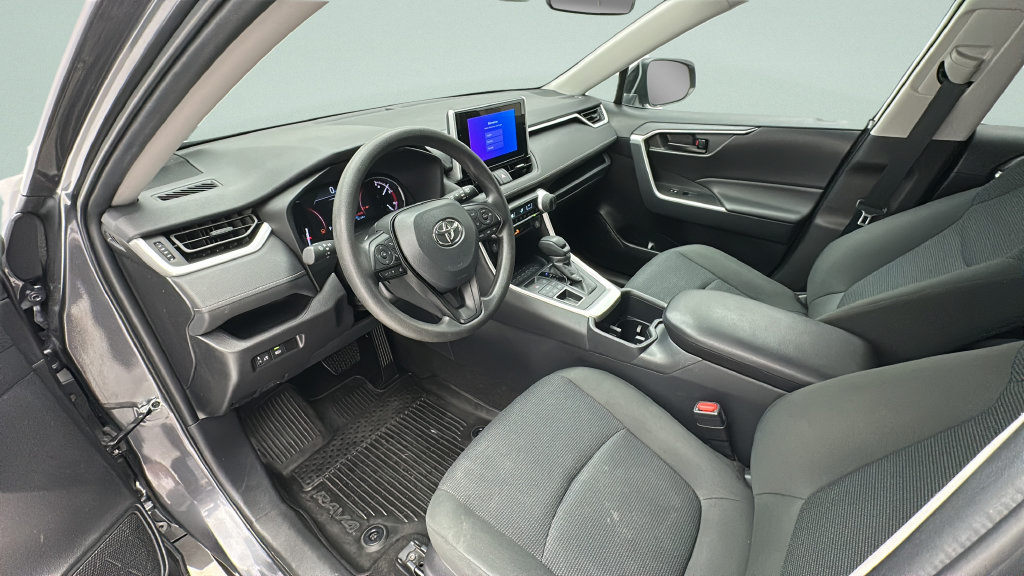 Used 2025 Toyota RAV4 LE AWD/4WD image 11