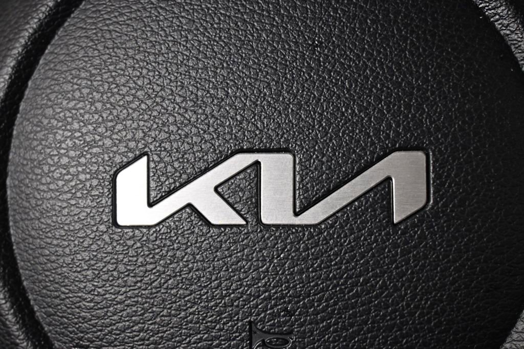 Used 2025 Kia Soul LX w/ LX Technology Package FWD image 34