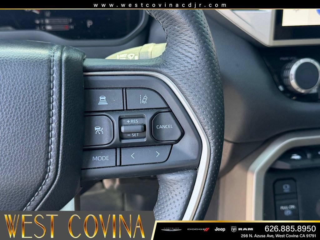 Used 2025 Toyota Tundra Limited AWD/4WD image 27