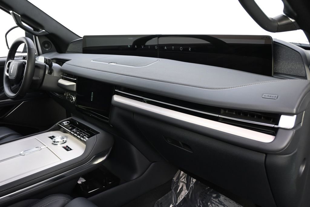 New 2026 Lincoln Navigator L Reserve w/ Jet Appearance Package image 15