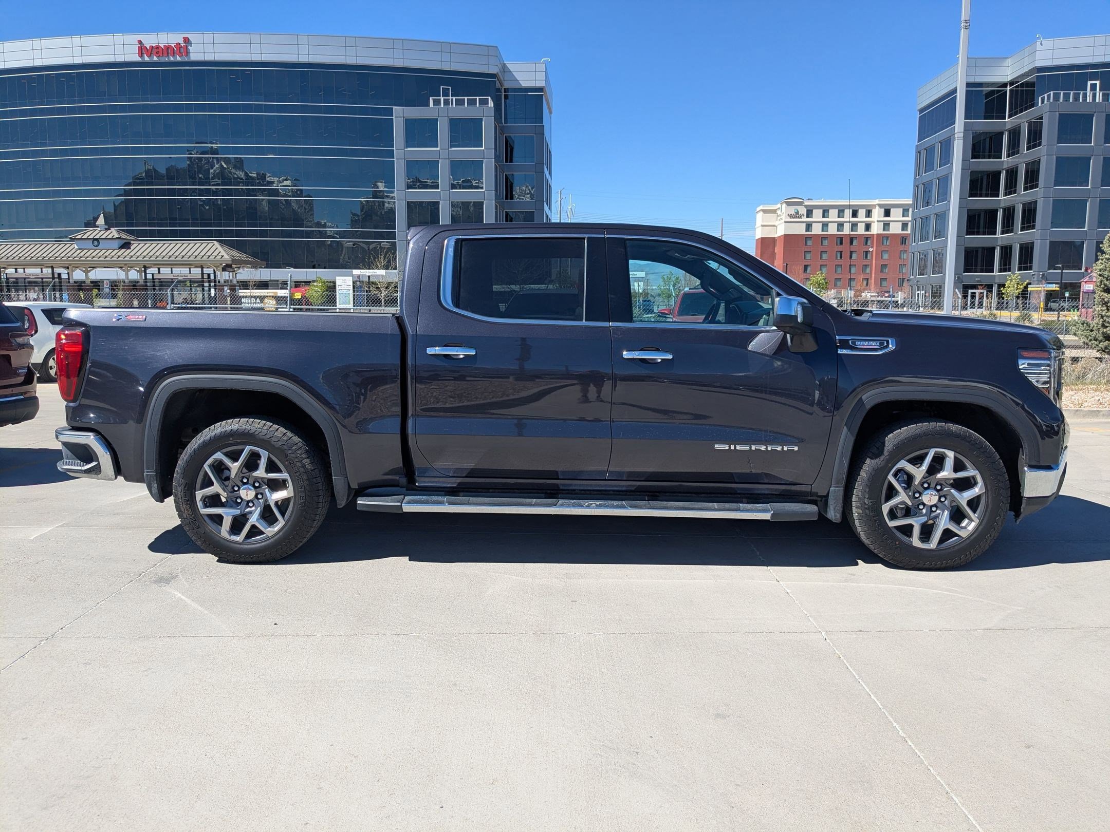 Used 2022 GMC Sierra 1500 SLT w/ X31 Off-Road Package image 7