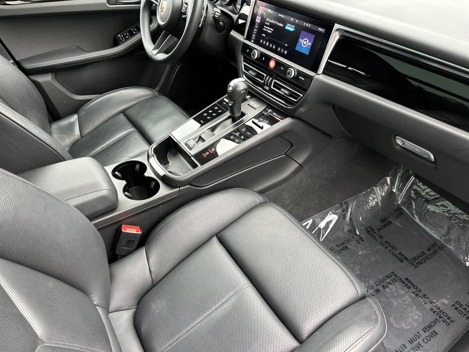 Certified 2025 Porsche Macan AWD/4WD image 17