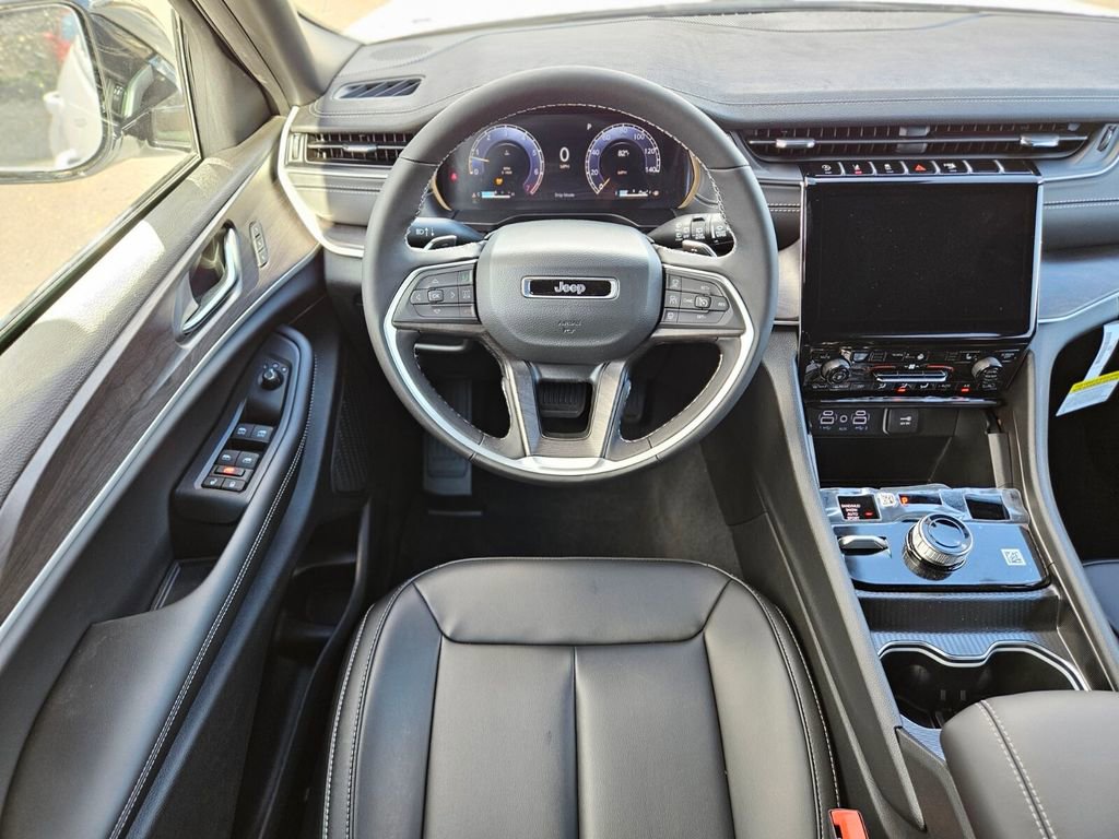 New 2025 Jeep Grand Cherokee Limited image 13