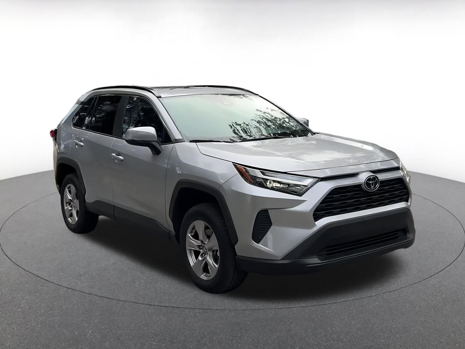 Used 2025 Toyota RAV4 XLE image 3