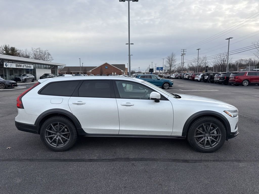 Used 2023 Volvo V90 B6 Cross Country Ultimate w/ Climate Package image 23
