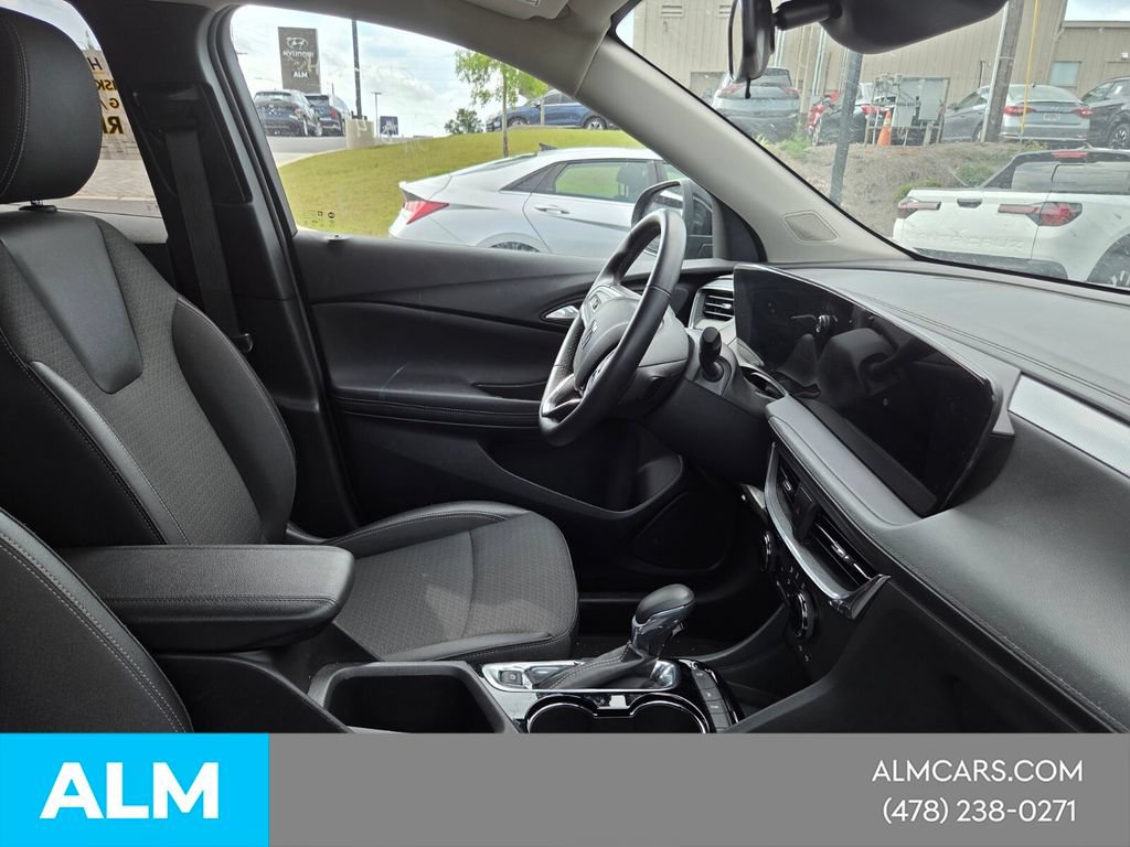 Used 2025 Buick Encore GX Preferred FWD image 17