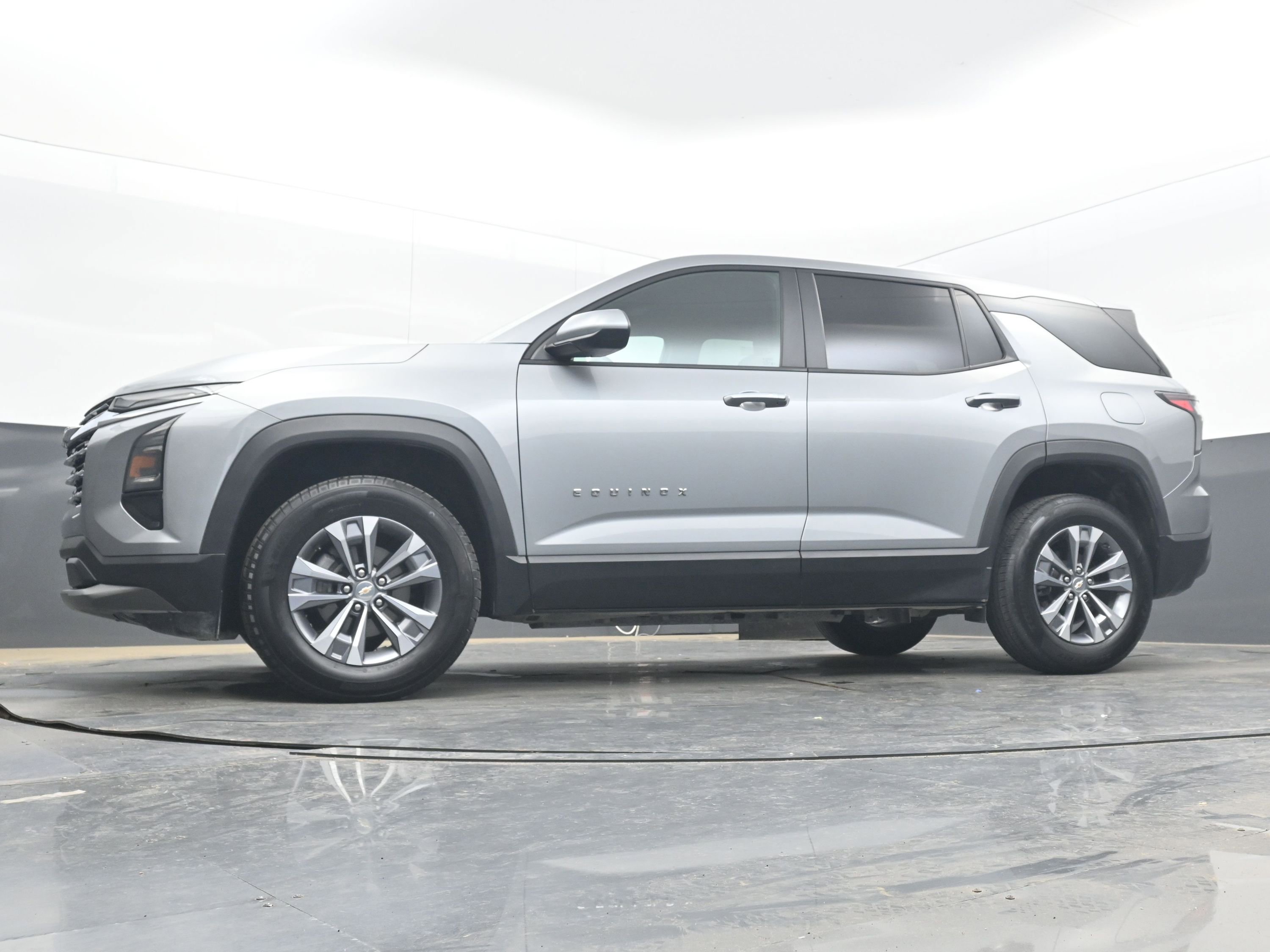 Used 2025 Chevrolet Equinox LT AWD/4WD image 23