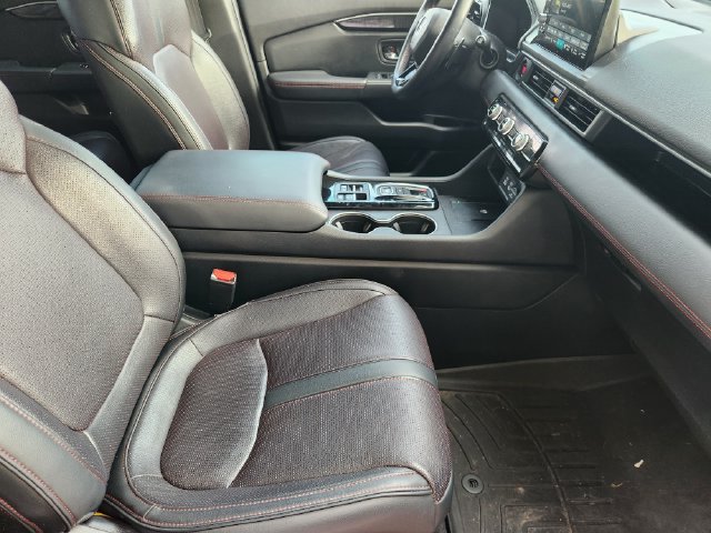 Used 2025 Honda Pilot Black Edition image 13