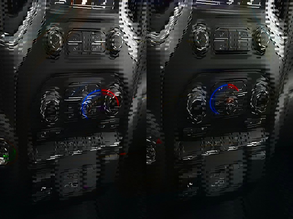 Used 2020 Chevrolet Silverado 1500 LT w/ All-Star Edition image 13