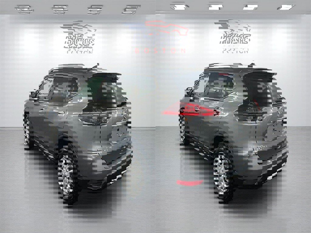 Used 2018 Nissan Rogue SV w/ Sun & Sound Touring Package image 6