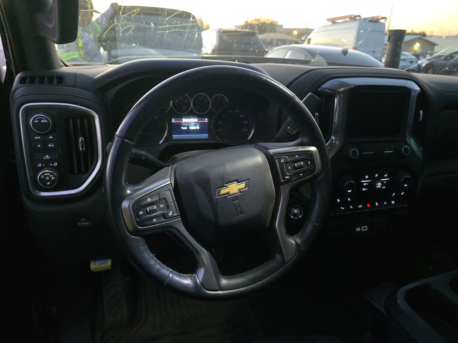 Used 2021 Chevrolet Silverado 1500 LT w/ Convenience Package II AWD/4WD image 10