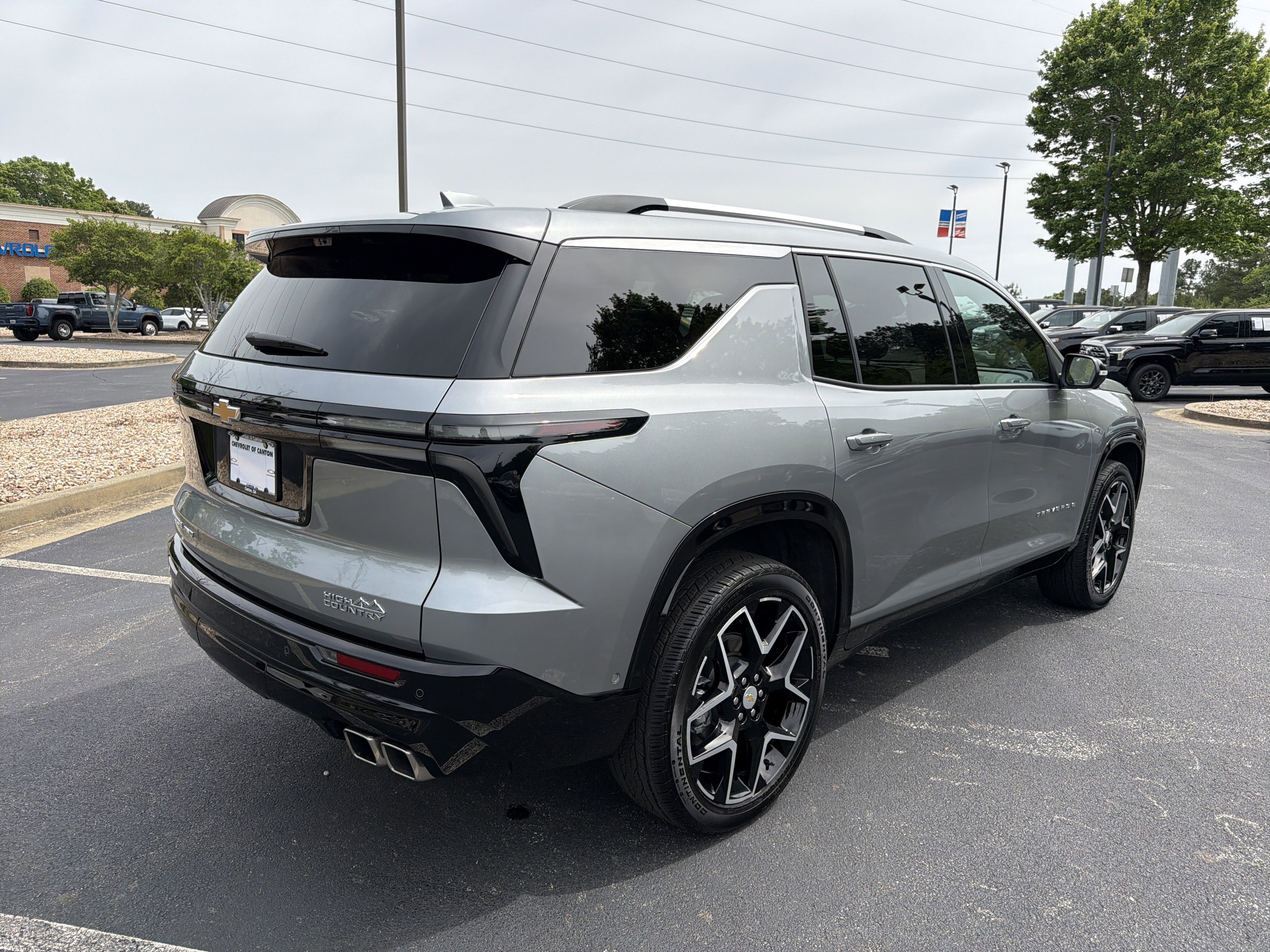 Used 2025 Chevrolet Traverse High Country w/ LPO, Floor Liner Package AWD/4WD image 5