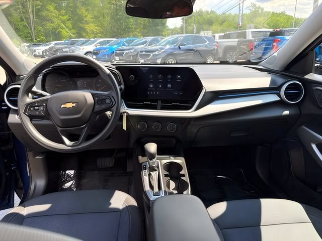 Used 2024 Chevrolet Trax LS w/ LS Convenience Package FWD image 18