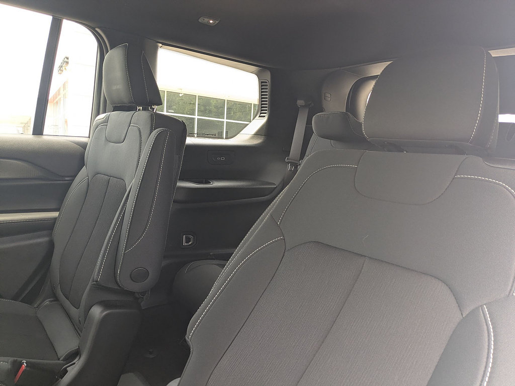 Used 2025 Jeep Grand Cherokee L Laredo w/ Luxury Tech Group I RWD image 27