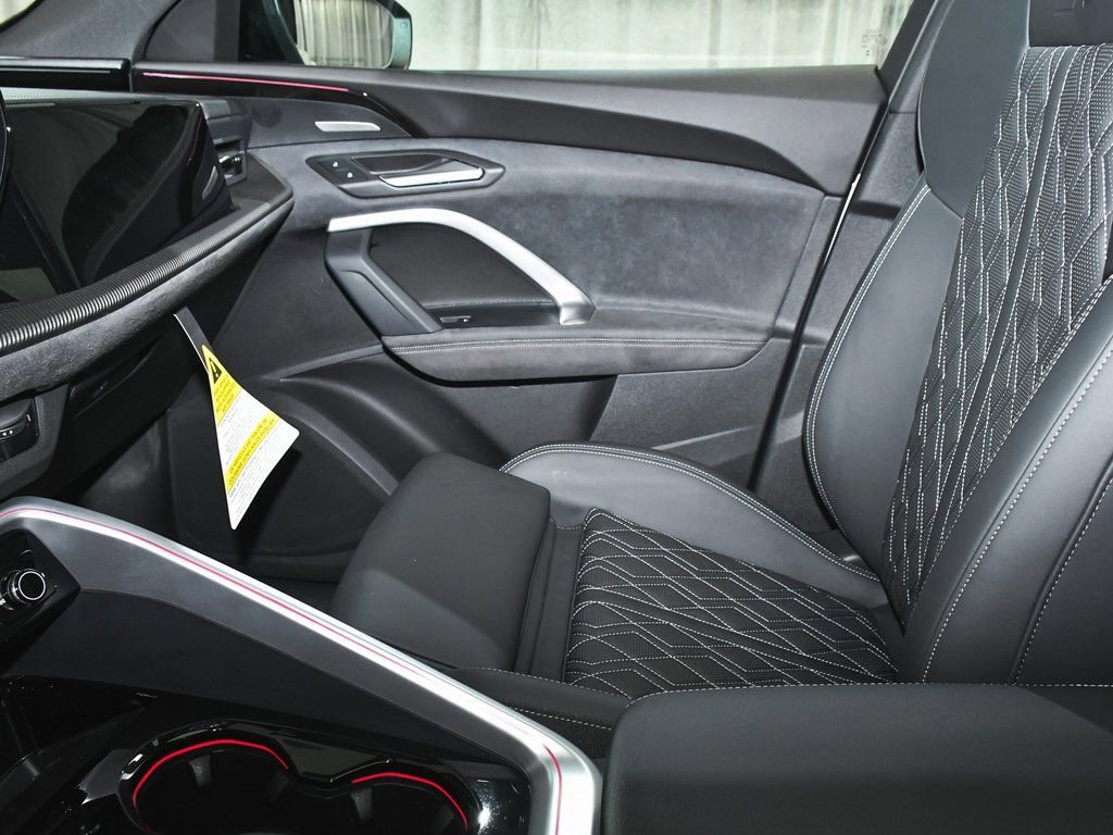 Used 2025 Audi SQ5 Premium Plus w/ Premium Plus Package image 43