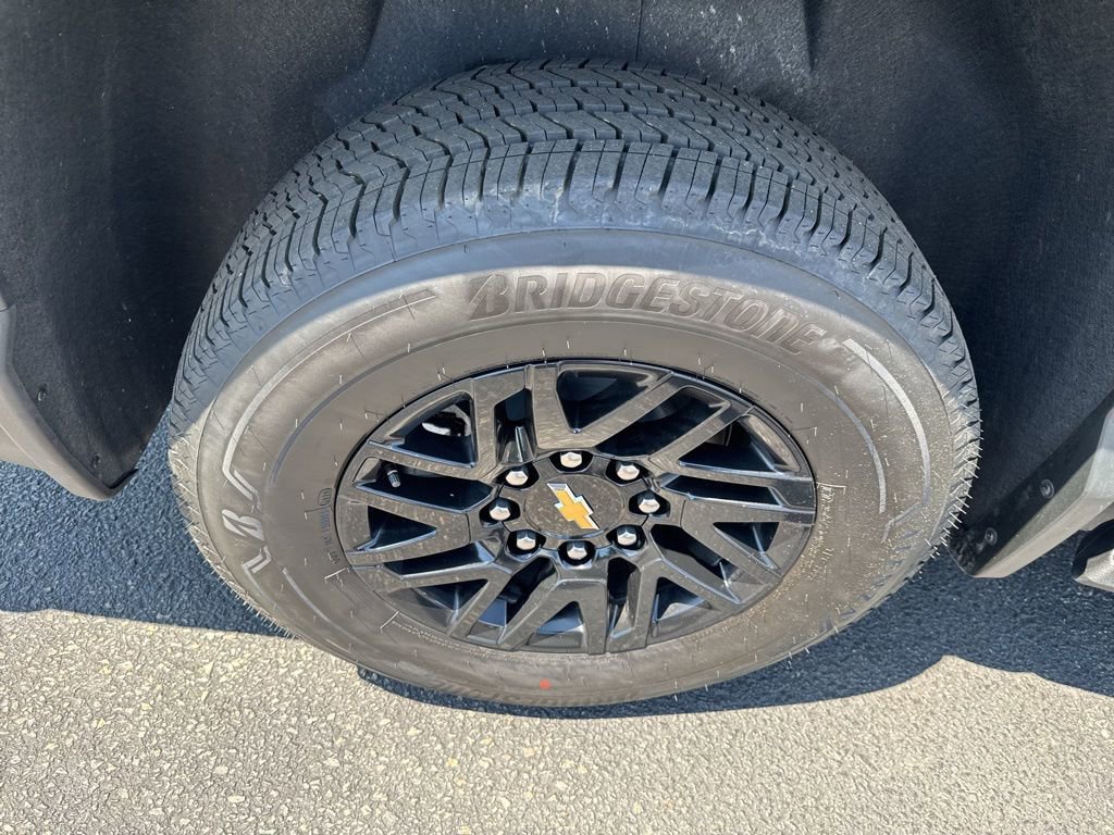 Used 2025 Chevrolet Silverado EV LT image 11