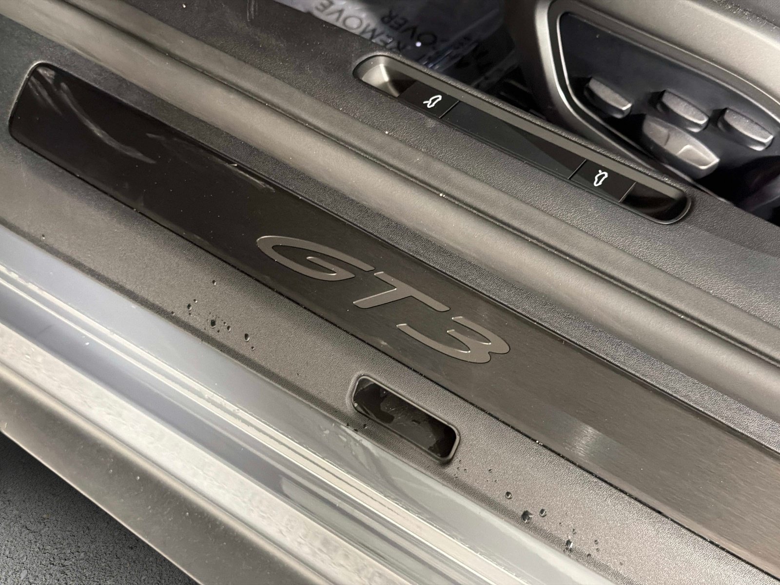 Used 2025 Porsche 911 GT3 RWD image 30