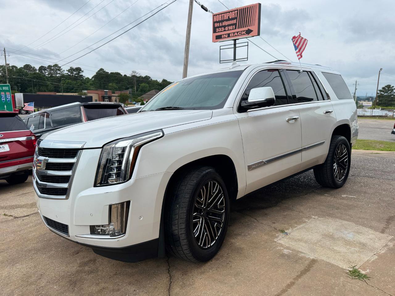 Used 2019 Cadillac Escalade Luxury RWD image 4
