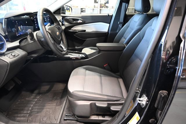 Used 2025 Chevrolet Trax LT w/ Driver Confidence Package FWD image 9