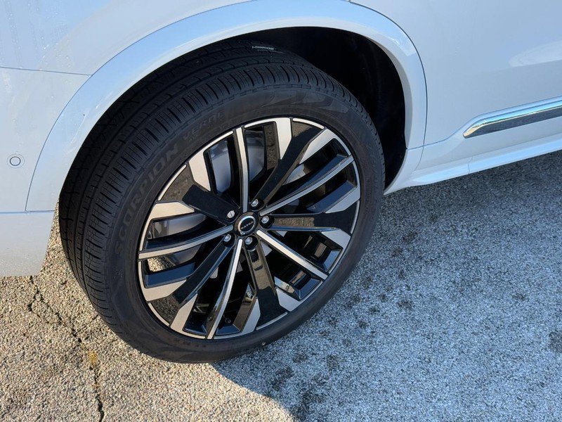 New 2026 Volvo XC90 B6 Plus w/ Protection Package Premier image 4