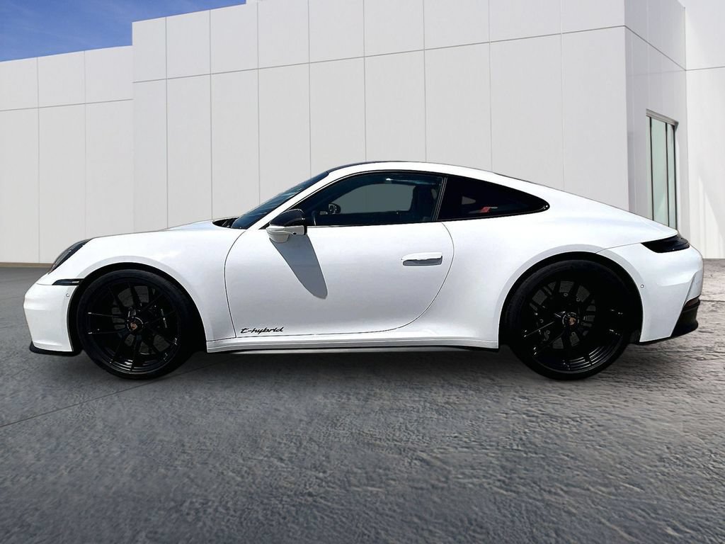 Certified 2025 Porsche 911 Carrera GTS RWD image 2
