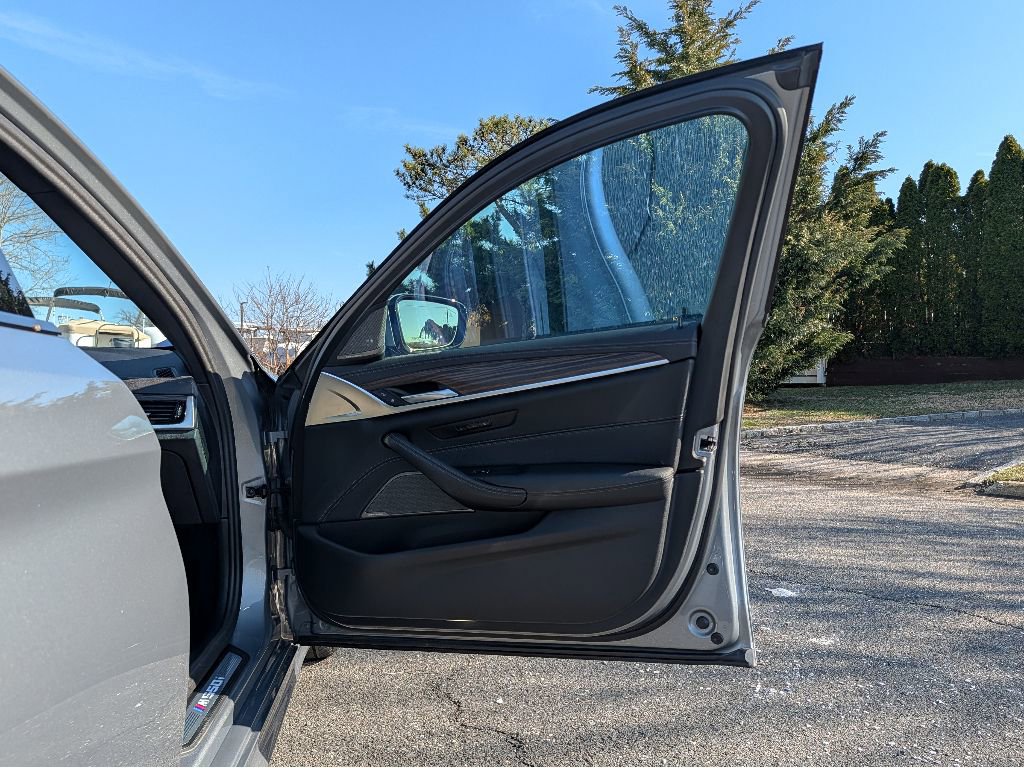 Used 2023 BMW M550i xDrive w/ Executive Package image 13