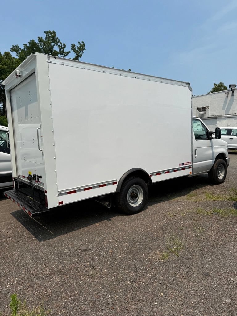 New 2027 Ford E-350 and Econoline 350 Super Duty w/ Driver's Safety Package RWD image 4