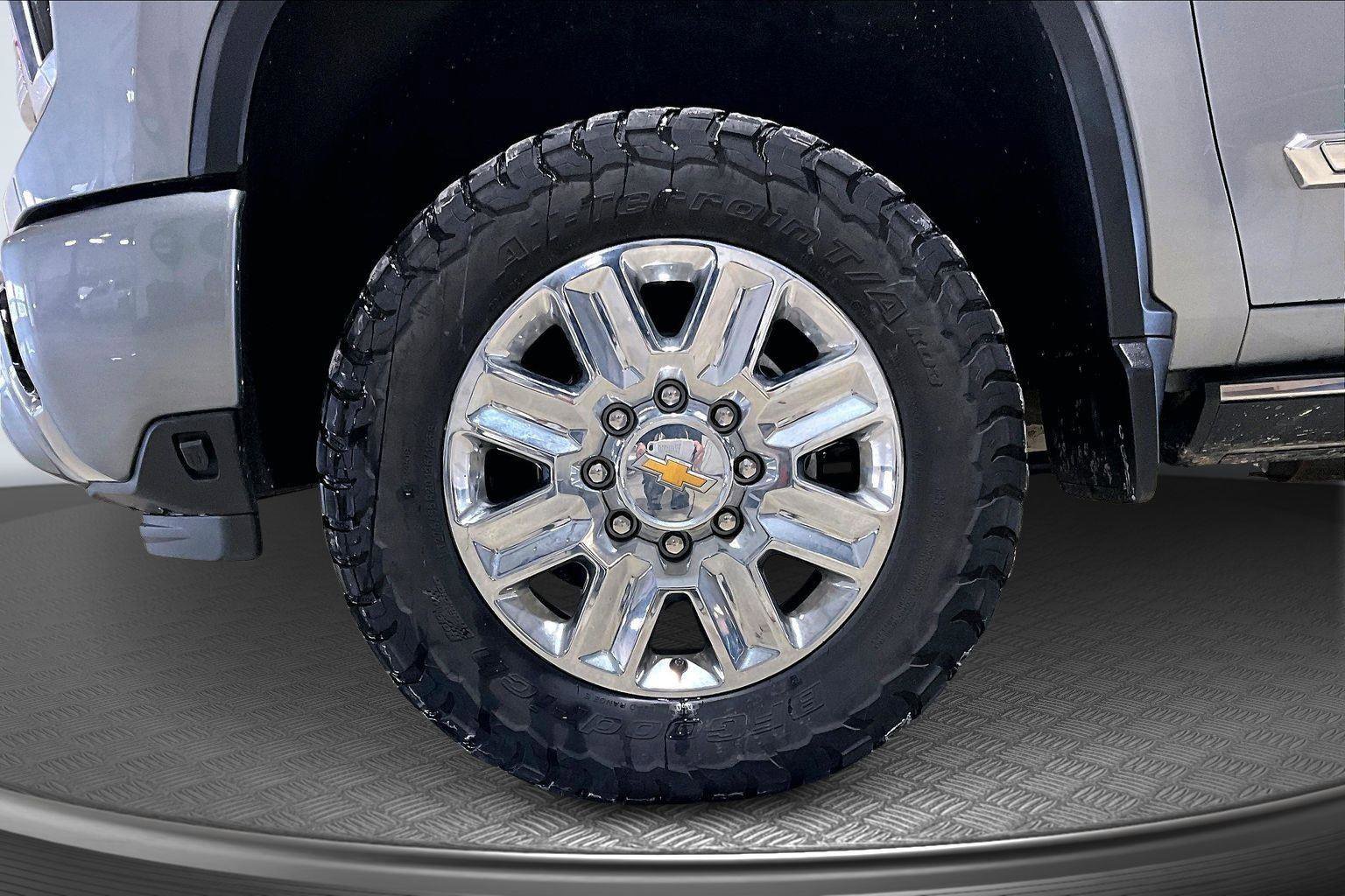 Used 2024 Chevrolet Silverado 2500 High Country w/ High Country Premium Package image 11