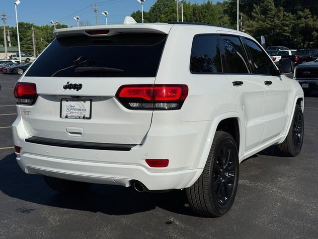 Used 2018 Jeep Grand Cherokee Altitude AWD/4WD image 3