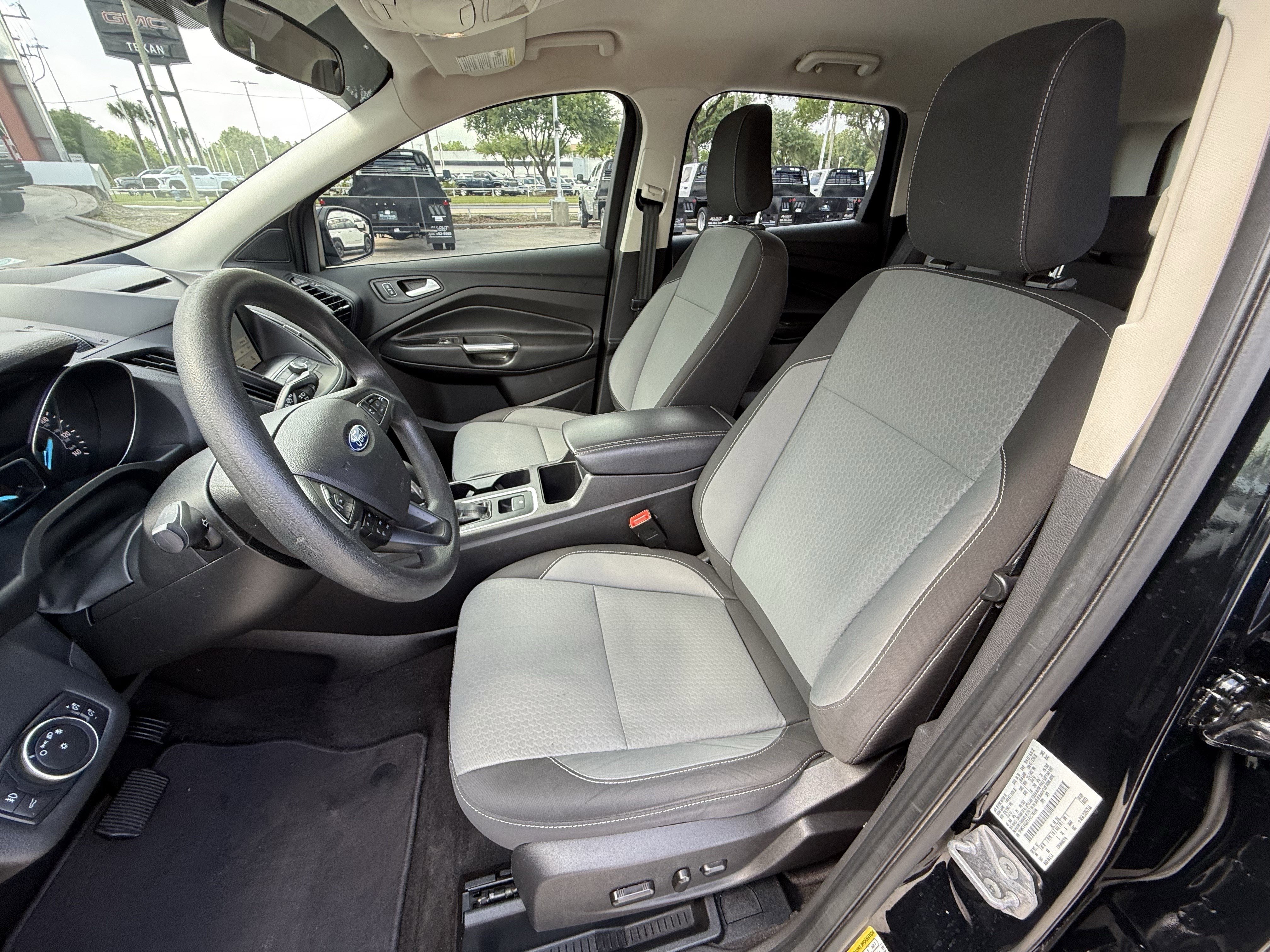 Used 2018 Ford Escape SE w/ SE Sync 3 Package FWD image 28