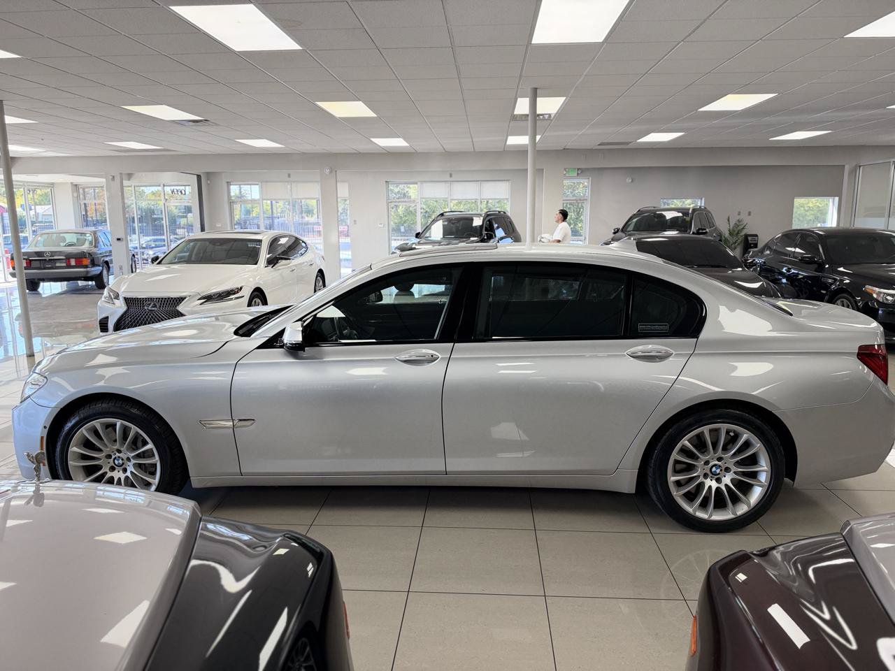 Used 2013 BMW 750Li RWD image 3