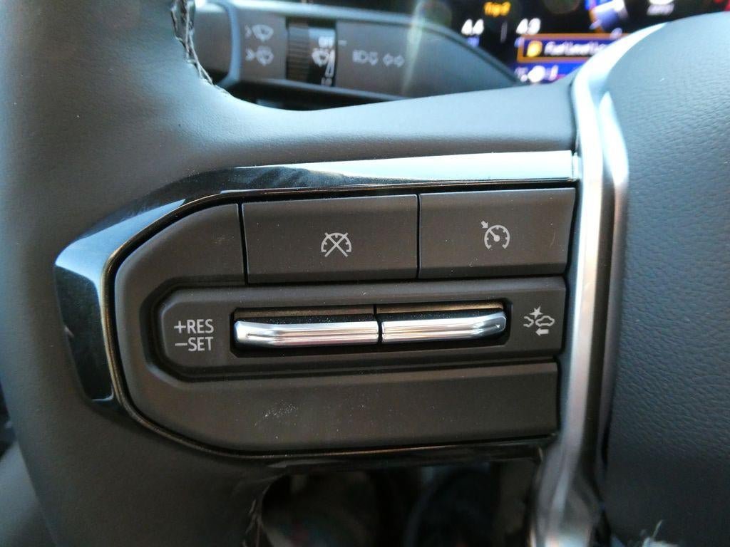 New 2026 Chevrolet Colorado ZR2 w/ Technology Package AWD/4WD image 17