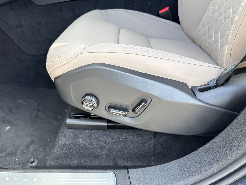 New 2026 Volvo XC90 B6 Plus image 8