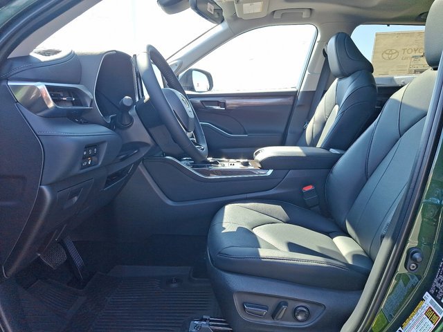New 2025 Toyota Highlander Limited image 11