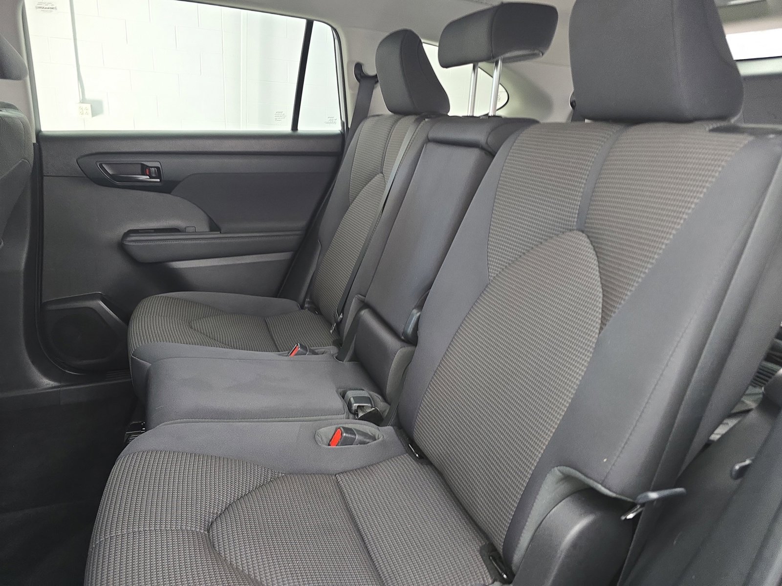 Used 2023 Toyota Highlander L image 15