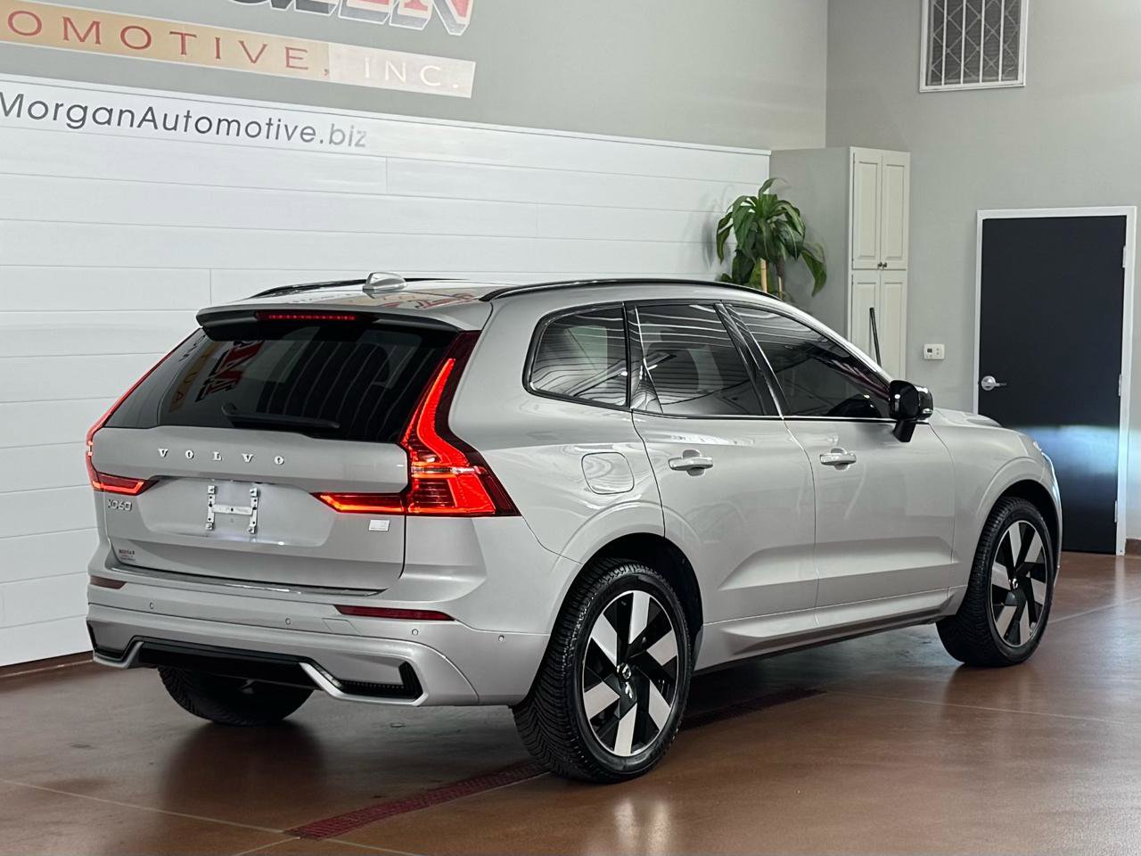 Used 2023 Volvo XC60 T8 Plus w/ Climate Package image 3