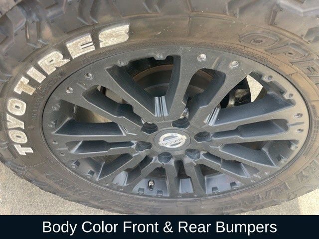 Used 2018 Nissan Titan SV w/ SV Convenience Package image 12