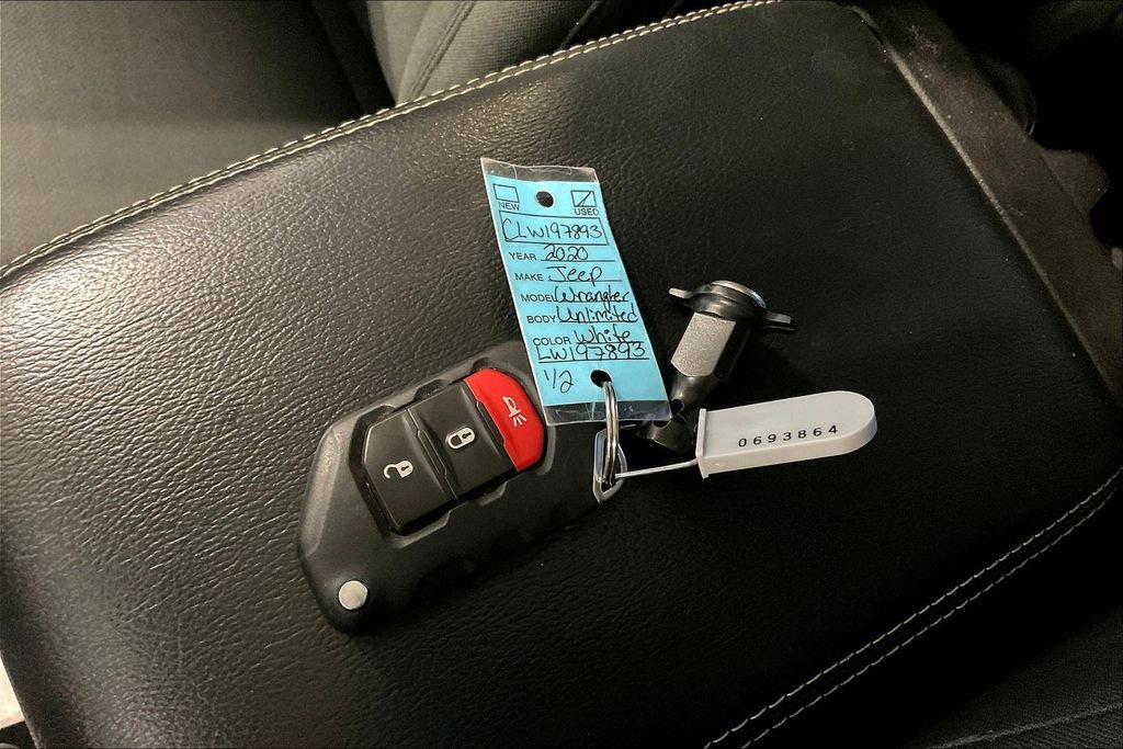 Used 2020 Jeep Wrangler Unlimited Sahara image 13