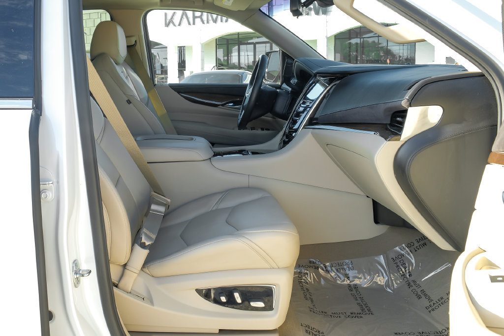 Used 2018 Cadillac Escalade Luxury AWD/4WD image 33