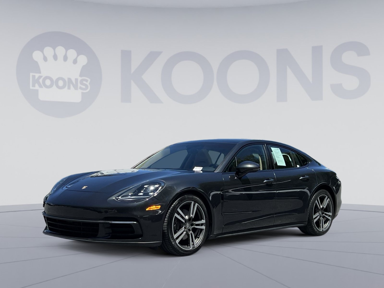 Used 2018 Porsche Panamera RWD image 5