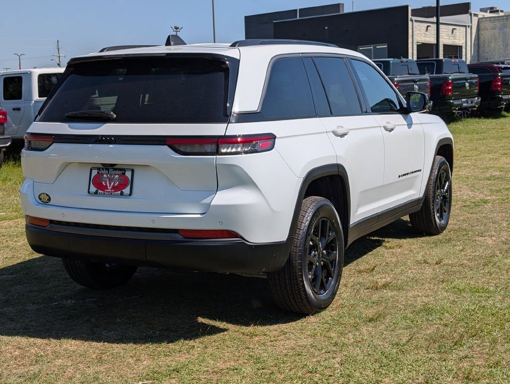 New 2026 Jeep Grand Cherokee Altitude RWD image 7