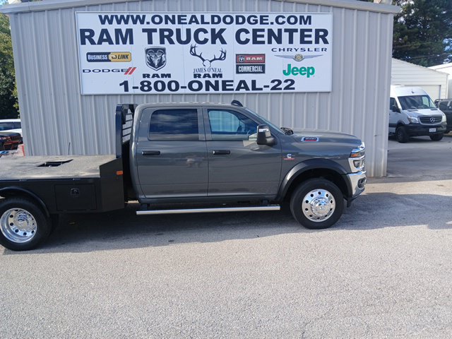 New 2027 RAM 4500 Tradesman w/ Chrome Appearance Group AWD/4WD image 2