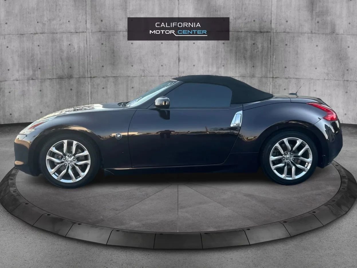 Used 2010 Nissan 370Z Roadster 2D RWD image 8
