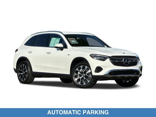 Used 2025 Mercedes-Benz GLC 350e 4MATIC w/ Driver Assistance Package image 2