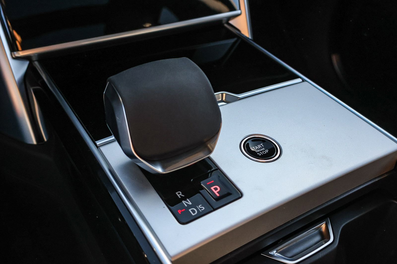 New 2026 Land Rover Range Rover Long Wheelbase SE image 35