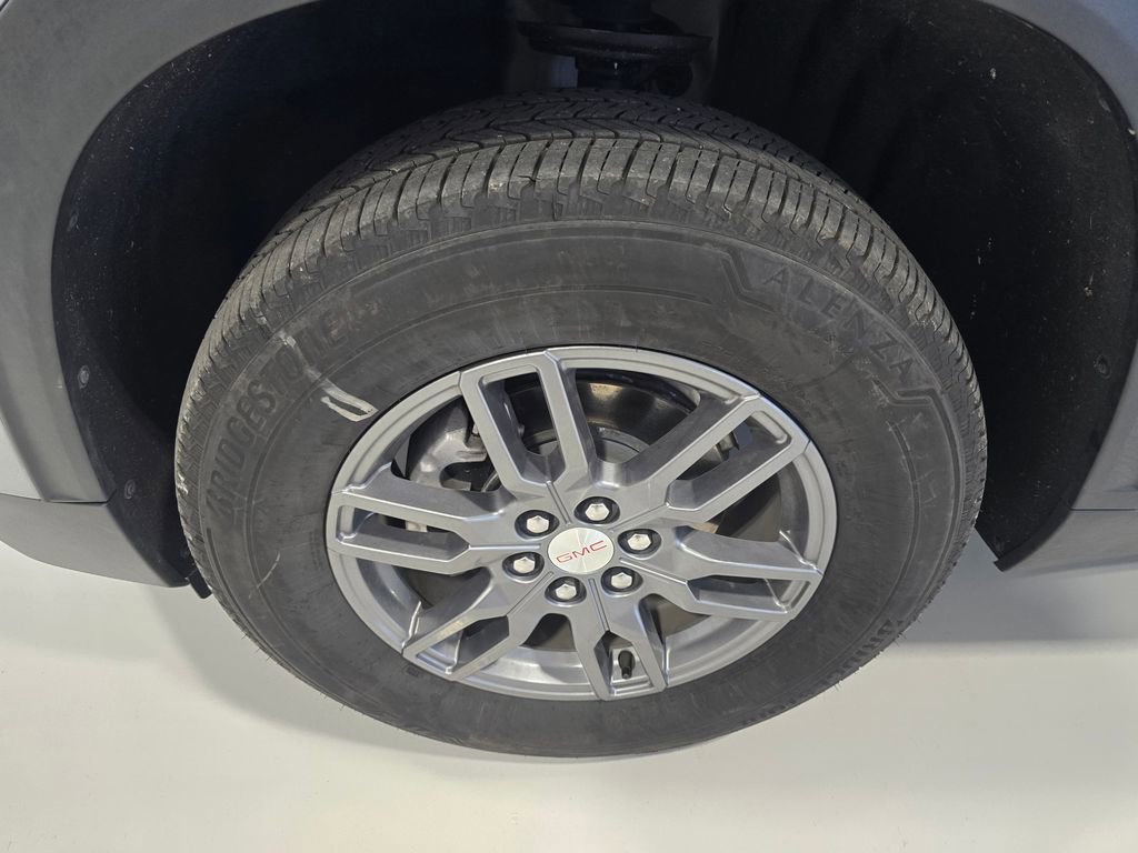 Used 2025 GMC Acadia Elevation image 4