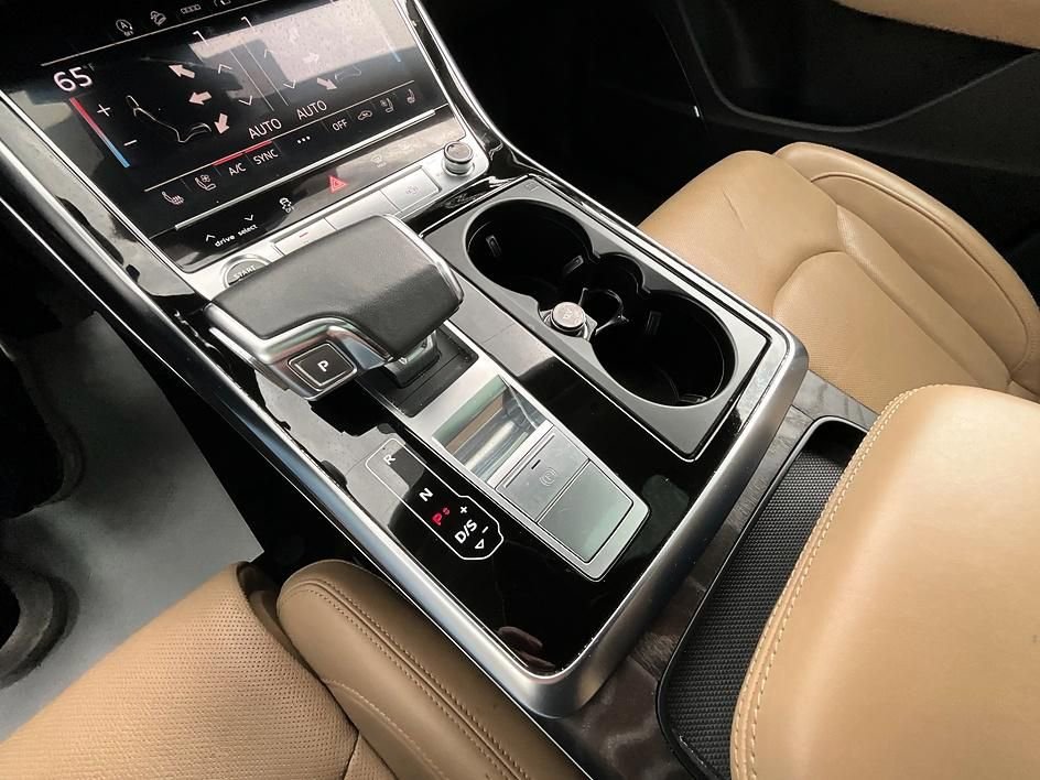 Used 2022 Audi Q8 Prestige AWD/4WD image 25