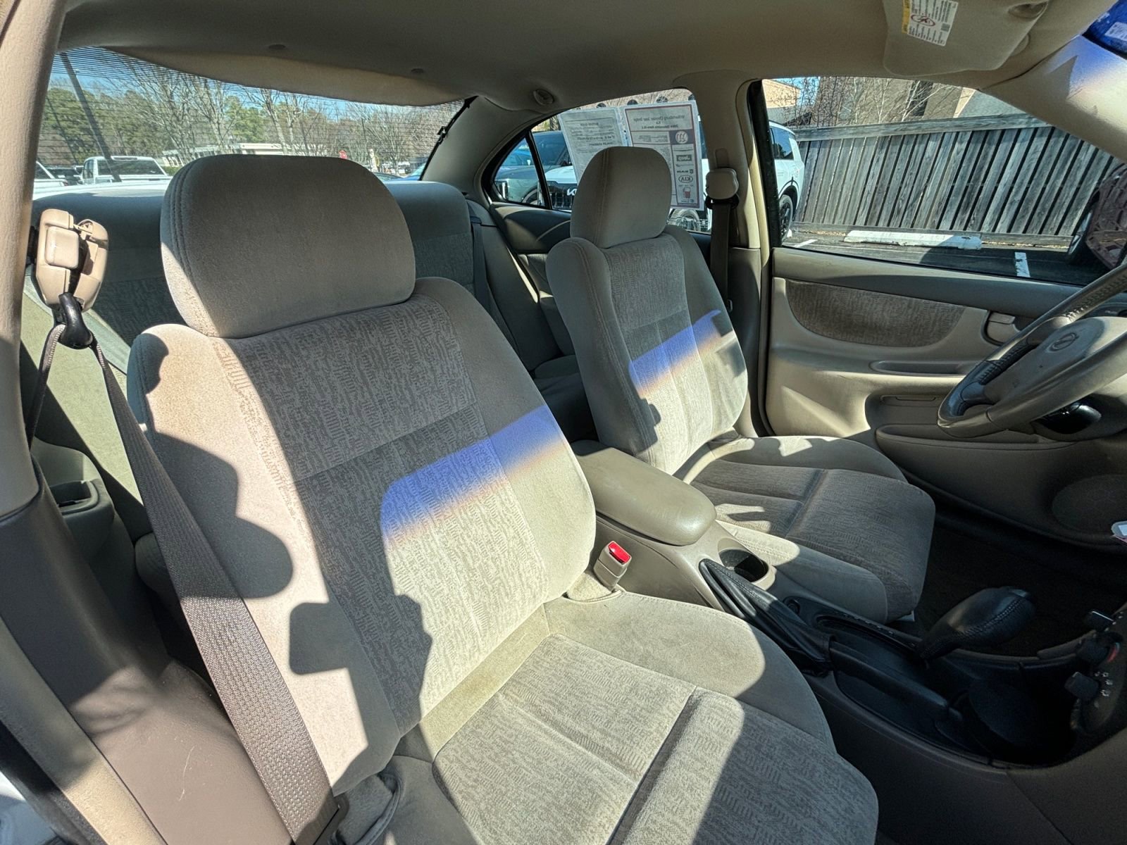 Used 2004 Oldsmobile Alero GL image 16