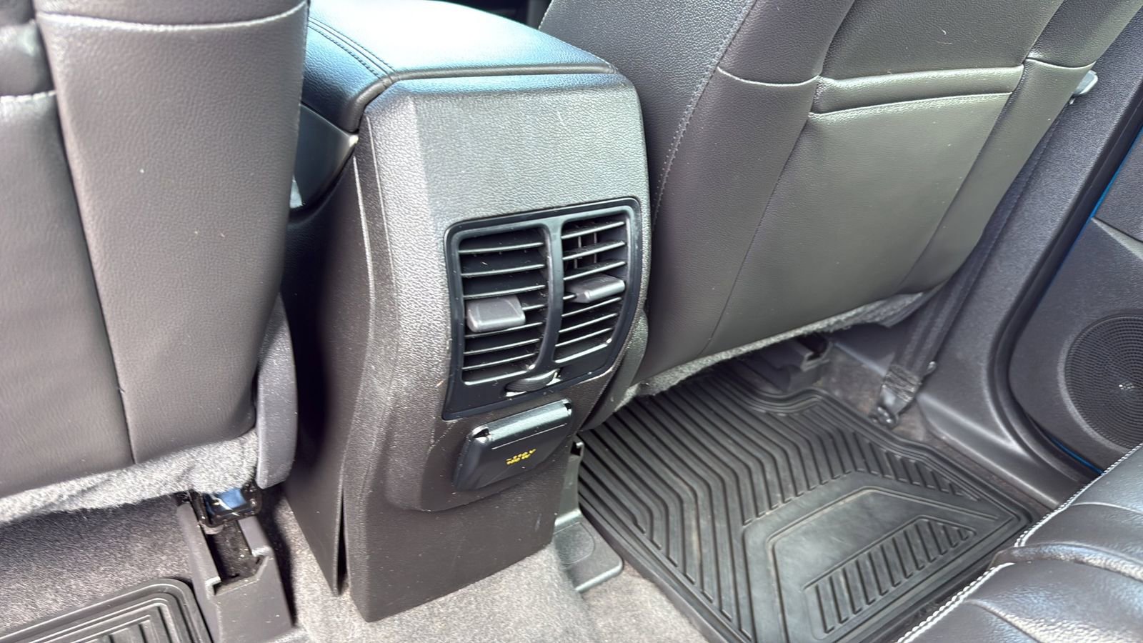 Used 2013 Ford C-MAX Energi SEL FWD image 27